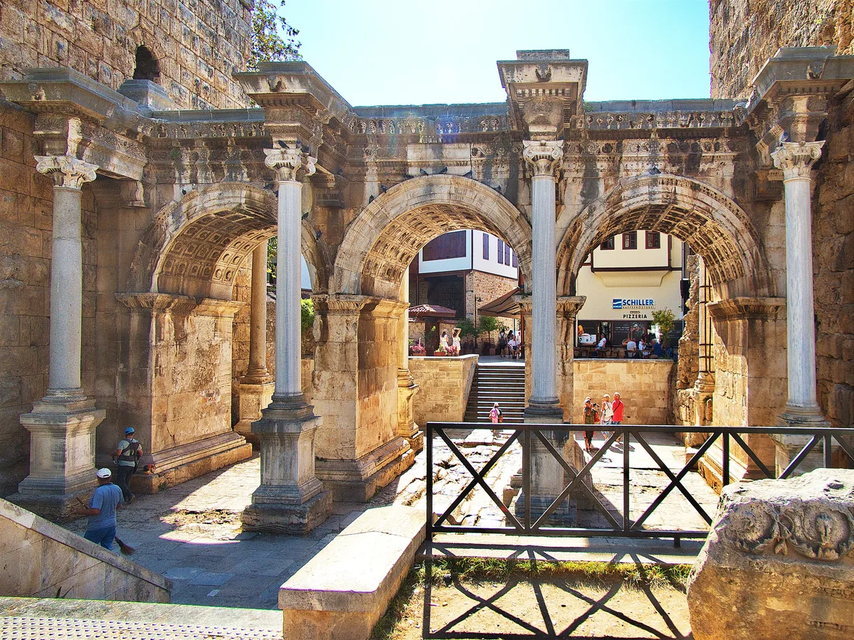 Hadrian's Gate (Üçkapılar)