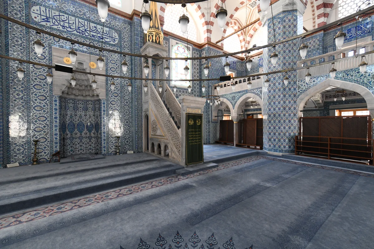 Rüstem Paşa Mosque (Rüstem Paşa Camii) in Istanbul - The interior of Mimar Sinan's compact mosque, its walls and pillars sheathed in Iznik tiles with the minbar (pulpit) and tiled prayer niche (mihrab) beyond.