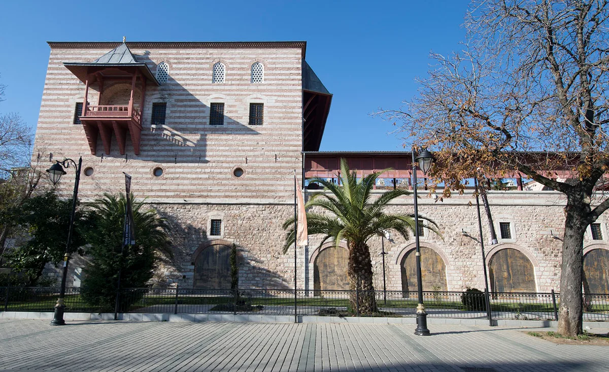 The İbrahim Pasha Palace on the Hippodrome, home of the Museum of Turkish and Islamic Arts, facing the Blue Mosque.
