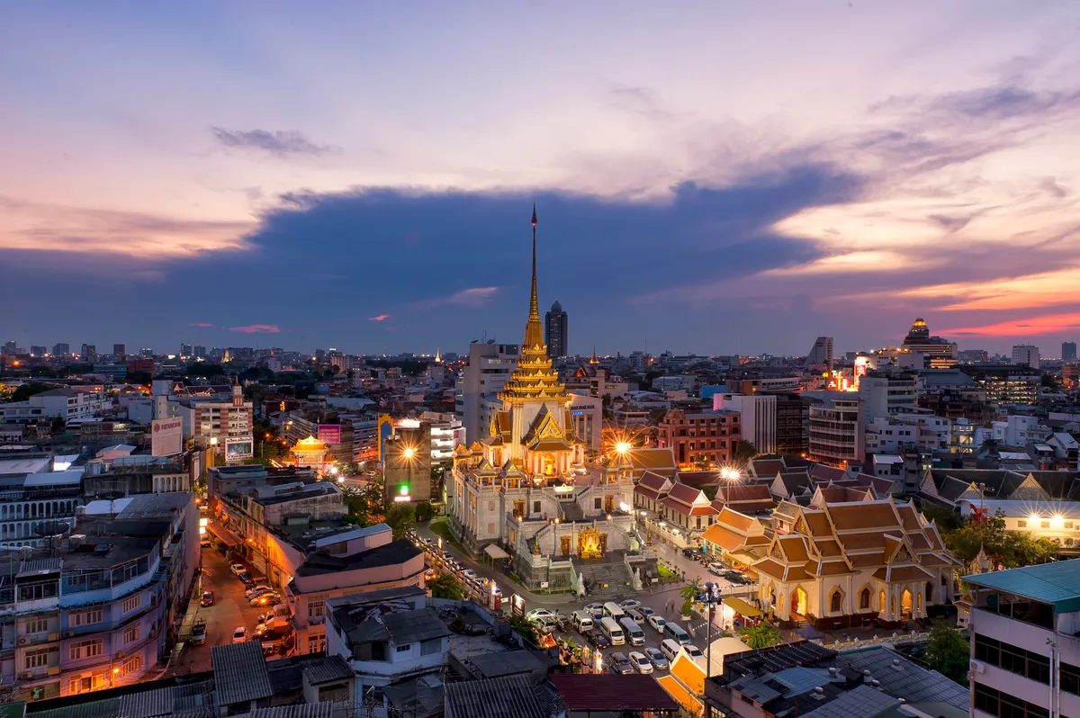 Wat Traimit in Bangkok - A modern temple structure with a Mondop-style hall, housing a 3-metre-tall solid gold Buddha...